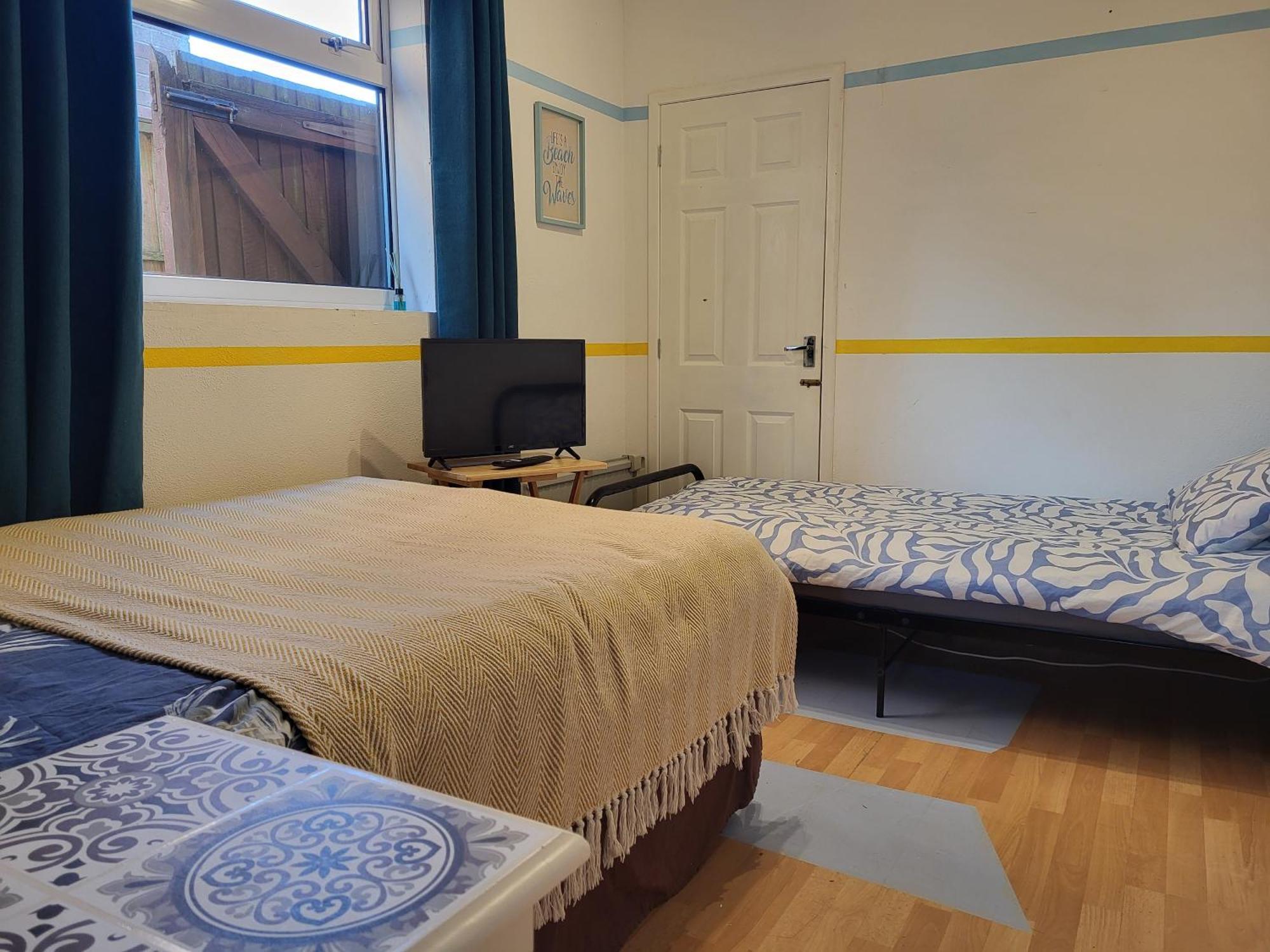 Mudeford Swans Apartment Крайстчърч Екстериор снимка